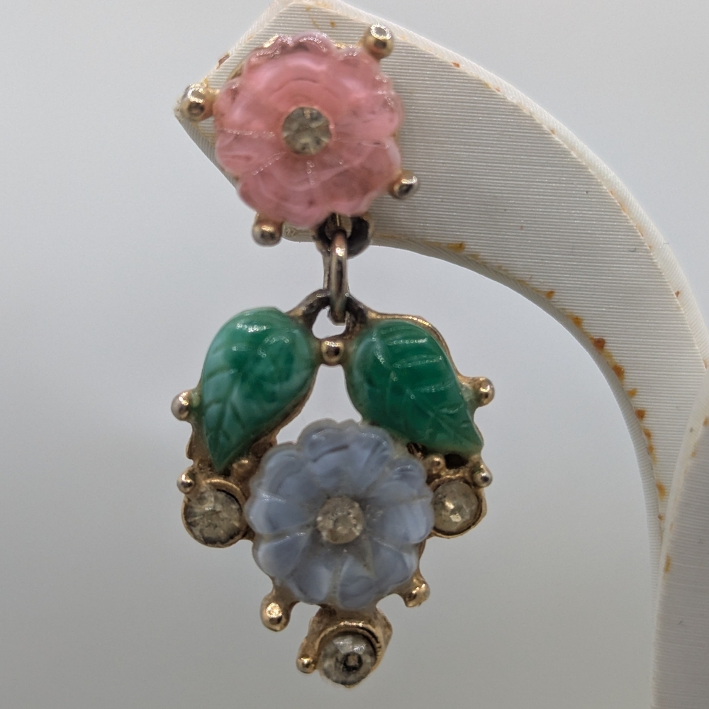 🌸Vintage Screw back Flower Earrings - Picture 2 of 4